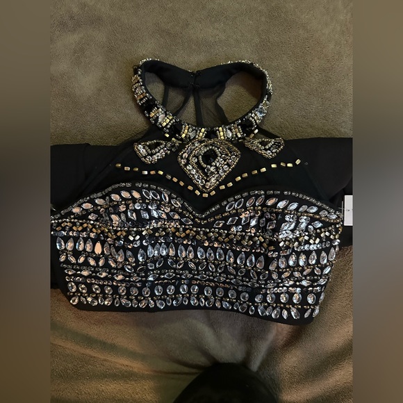 New 2-piece skirt and sequin top - Picture 2 of 4